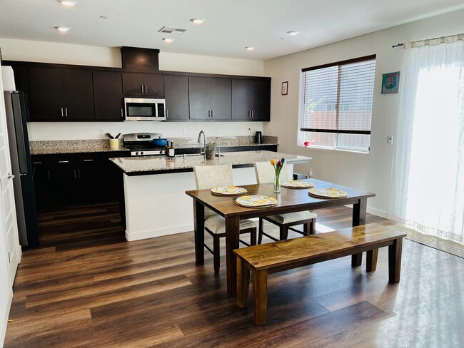 5440 Guenoc Valley Ln in Antioch, CA - Building Photo - Building Photo