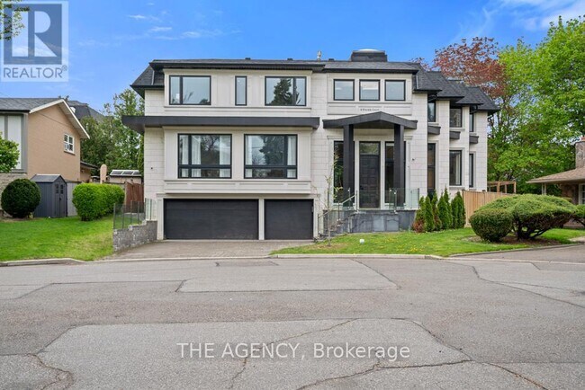 property at 8 Frivick Ct
