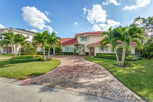904 Hyacinth Dr