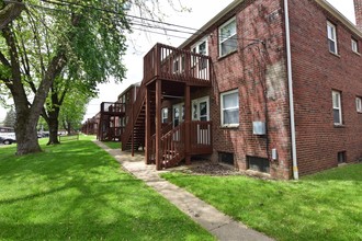 Colonial Village in Newark, OH - Building Photo - Building Photo