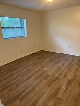 2335 NE 172nd St in North Miami Beach, FL - Building Photo - Building Photo