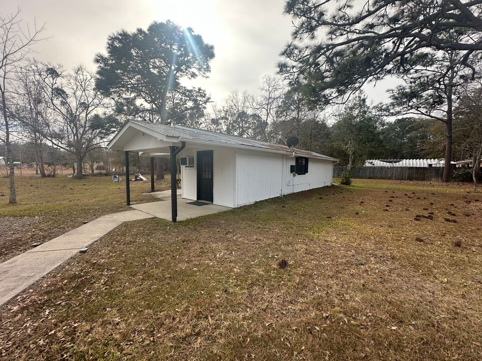 2713 Guilloteville Rd in Gautier, MS - Building Photo