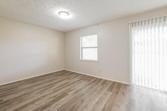 17319 Northern Star Dr in Houston, TX - Building Photo - Building Photo