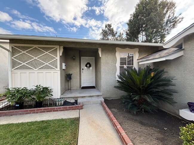 21350 Rossford Ave in Lakewood, CA - Building Photo - Building Photo