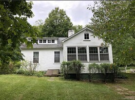 717 Spring Lake Rd in Red Hook, NY - Building Photo