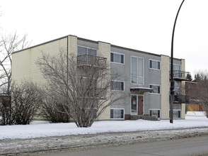 4023 26 Ave SW in Calgary, AB - Building Photo - Building Photo