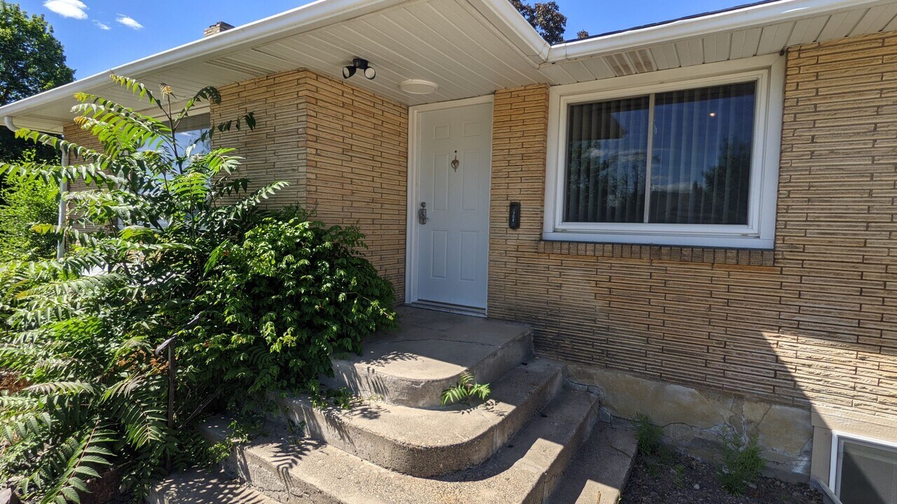 301 E Ermina Ave in Spokane, WA - Building Photo