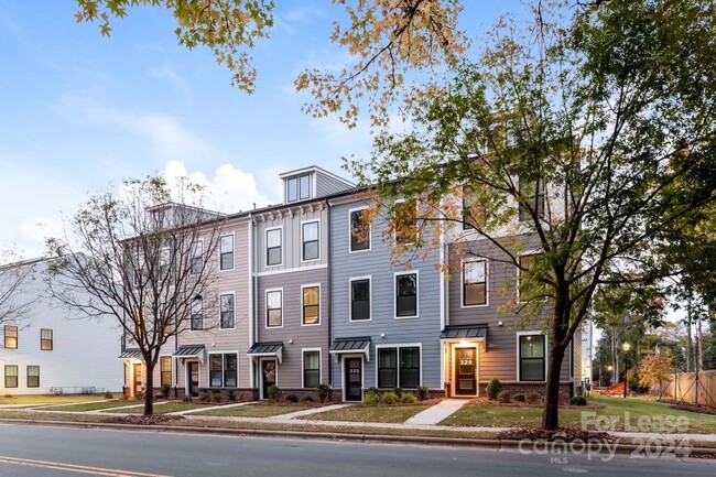 2107 S Msn Ln in Charlotte, NC - Foto de edificio - Building Photo