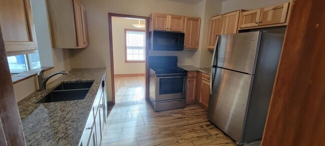 24 S Pine St in Vermillion, SD - Building Photo - Building Photo