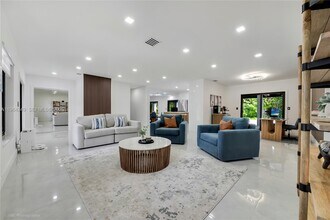 17203 SW 78th Pl in Miami, FL - Foto de edificio - Building Photo