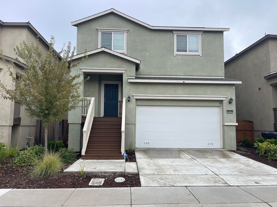 1624 Silvershire Dr in Stockton, CA - Building Photo