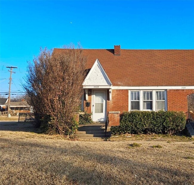 property at 2429 W Park Pl