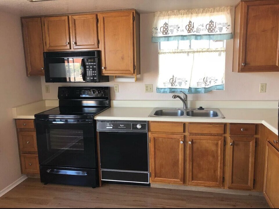 1607 Leisure World in Mesa, AZ - Building Photo