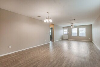 10714 Giacconi Dr, Unit 04-0405 in Converse, TX - Building Photo - Building Photo