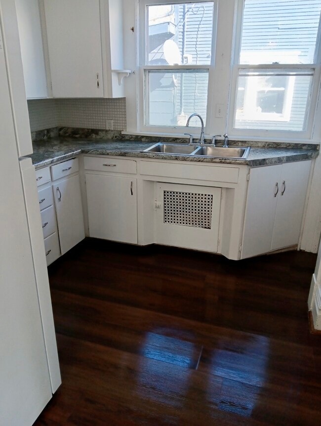 206 Summit Ave in Waterloo, IA - Foto de edificio - Building Photo