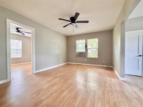 3420 Michigan St in Baytown, TX - Foto de edificio - Building Photo