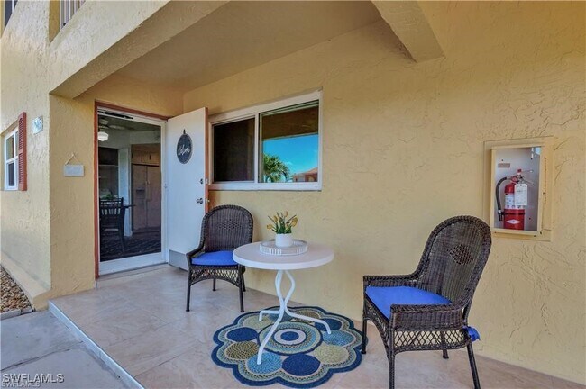 360 Charlemagne Blvd in Naples, FL - Building Photo - Building Photo