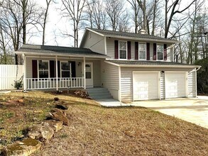 5285 Mainstreet Park Dr in Stone Mountain, GA - Foto de edificio - Building Photo