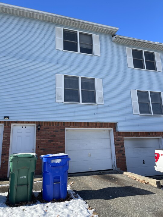 112 Pinevale St in Springfield, MA - Building Photo