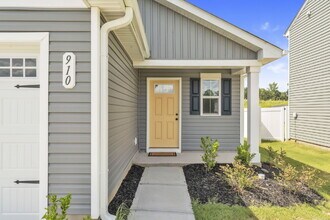 910 English Grn Wy in Woodruff, SC - Building Photo - Building Photo