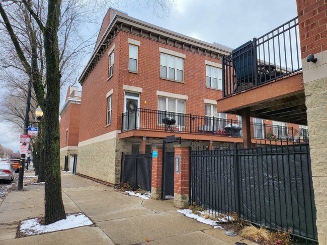 property at 2403 W Flournoy St