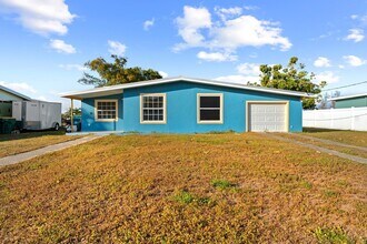 585 Lindley Terrace in Port Charlotte, FL - Building Photo - Building Photo