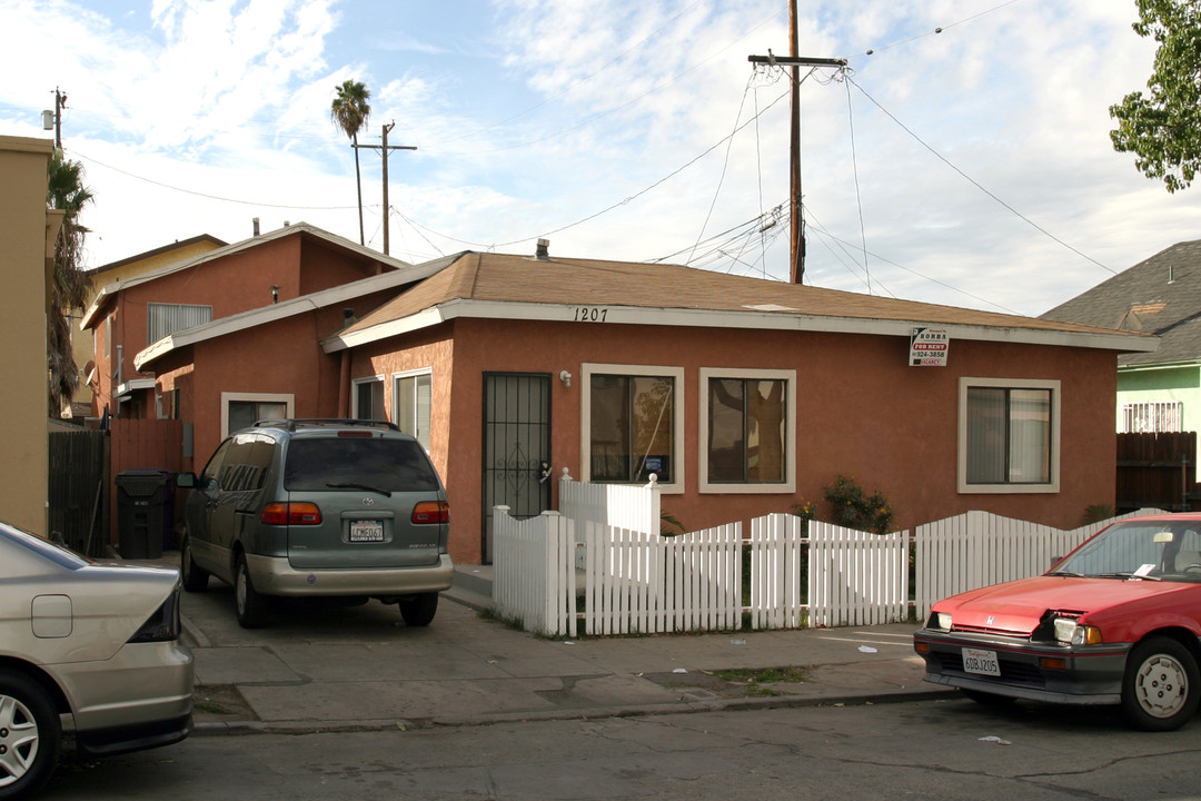 1207 Molino Ave in Long Beach, CA - Foto de edificio