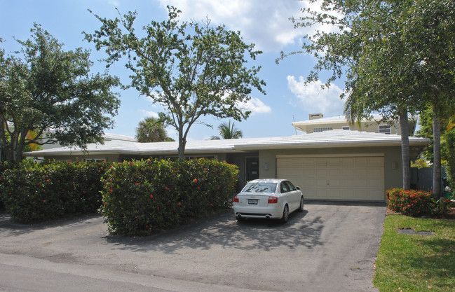 2740 NE 15th St in Fort Lauderdale, FL - Building Photo - Building Photo