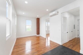 120 Bowers St in Jersey City, NJ - Building Photo - Building Photo