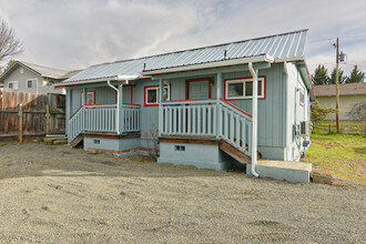 1808 Spring St in Medford, OR - Building Photo - Building Photo