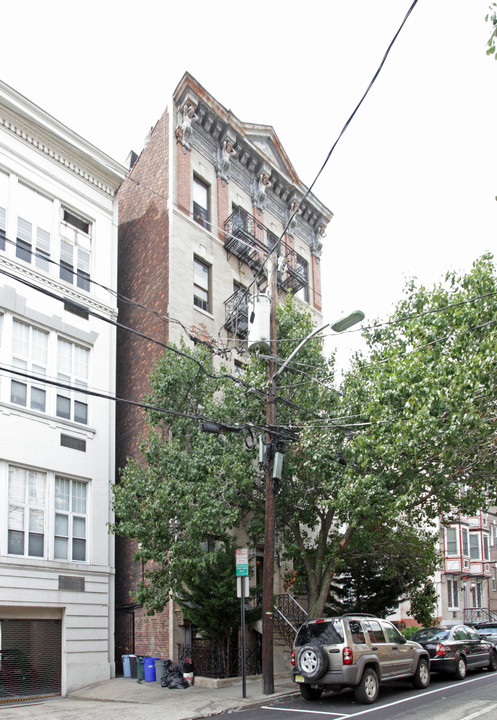 710-712 Adams St in Hoboken, NJ - Building Photo