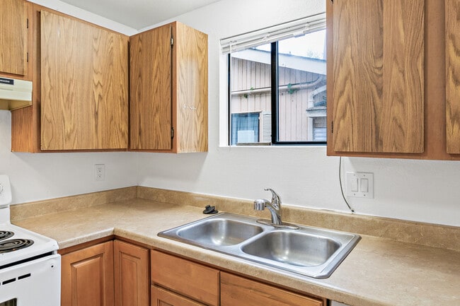 503 Houser Way S in Renton, WA - Building Photo - Building Photo