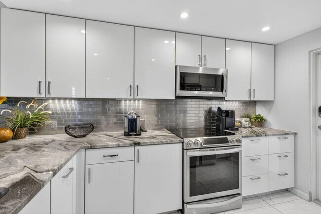 3091 N Course Dr in Pompano Beach, FL - Building Photo - Building Photo