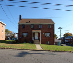 6801 Red Top Rd in Takoma Park, MD - Foto de edificio - Building Photo