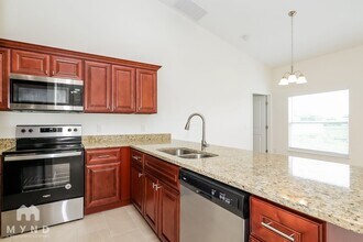 9 Cecilia Way in Poinciana, FL - Foto de edificio - Building Photo