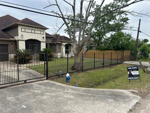 6118 Grapevine St in Houston, TX - Building Photo - Building Photo