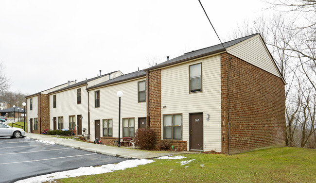 Woodlands Apartments in Washington, PA - Building Photo - Building Photo