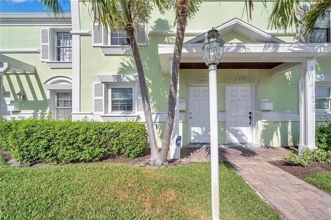 4789 Coquina Key Dr SE in St. Petersburg, FL - Building Photo - Building Photo