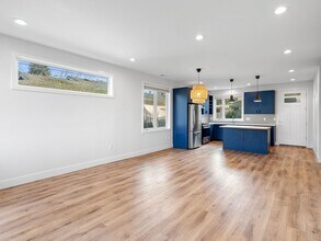 4810 SE Franklin St in Portland, OR - Building Photo - Building Photo