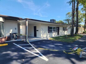 556 Clearwater Largo Rd N, Unit D in Largo, FL - Building Photo