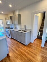 142 Main St, Unit 2S in Fairhaven, MA - Foto de edificio - Building Photo