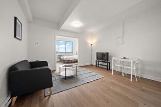 4775 Borden Av in Montréal, QC - Building Photo - Building Photo