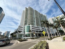 301 Quay Cmn, Unit 1004 in Sarasota, FL - Building Photo