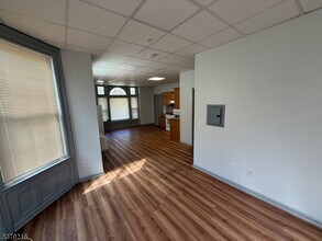 96 W Grand St, Unit 8 in Elizabeth, NJ - Building Photo - Building Photo