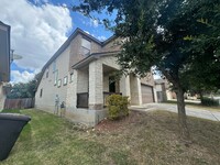 5807 Quiet Glen Dr in San Antonio, TX - Foto de edificio - Building Photo