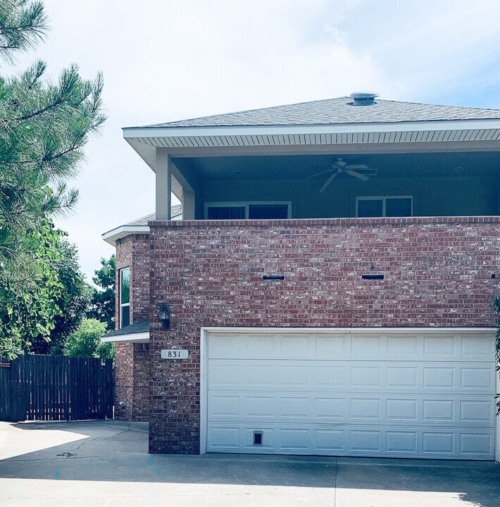 831 Rambling Oaks Dr Photo