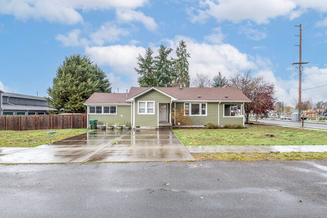 117 Mosman Ave SW in Yelm, WA - Building Photo - Building Photo