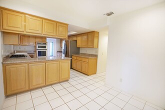 10336 Wilshire Blvd in Los Angeles, CA - Building Photo - Building Photo