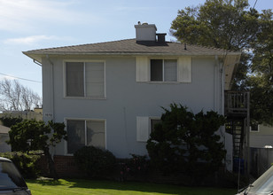 1570 Buena Vista Ave in Alameda, CA - Foto de edificio - Building Photo