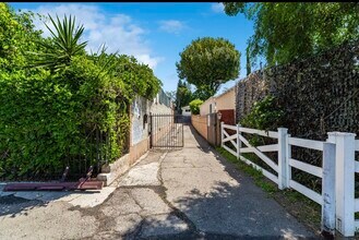 6822 Ethel Ave, Unit BR3 in North Hollywood, CA - Foto de edificio - Building Photo